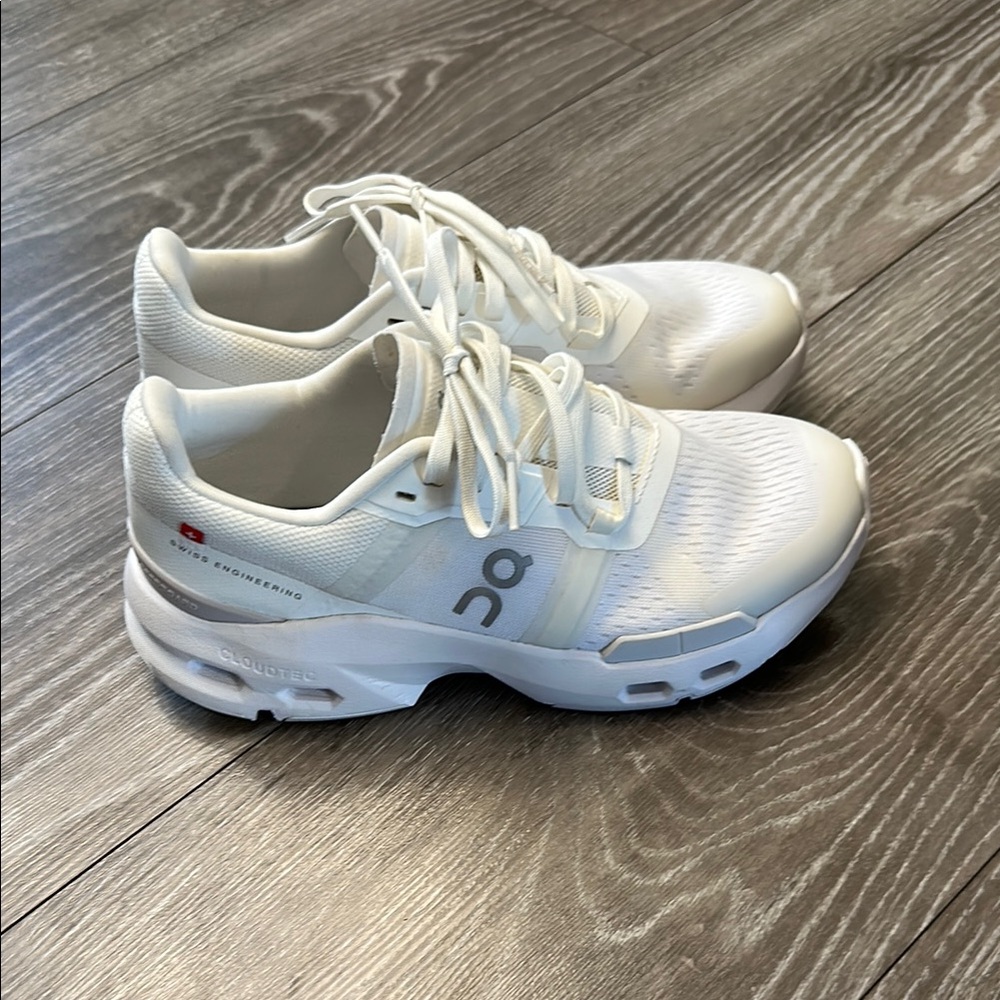 On Running Cloudswift White Sneakers/ New without tags